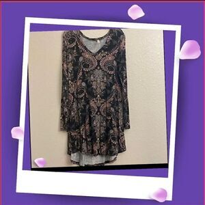 🌸🌺Popana A black tunic with floral design!!